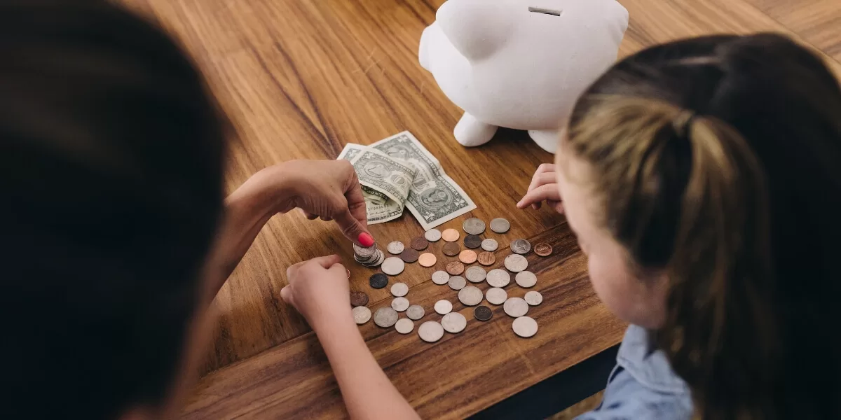 Educația financiară timpurie îi pregătește pe copii pentru realitățile economice ale vieții adulte