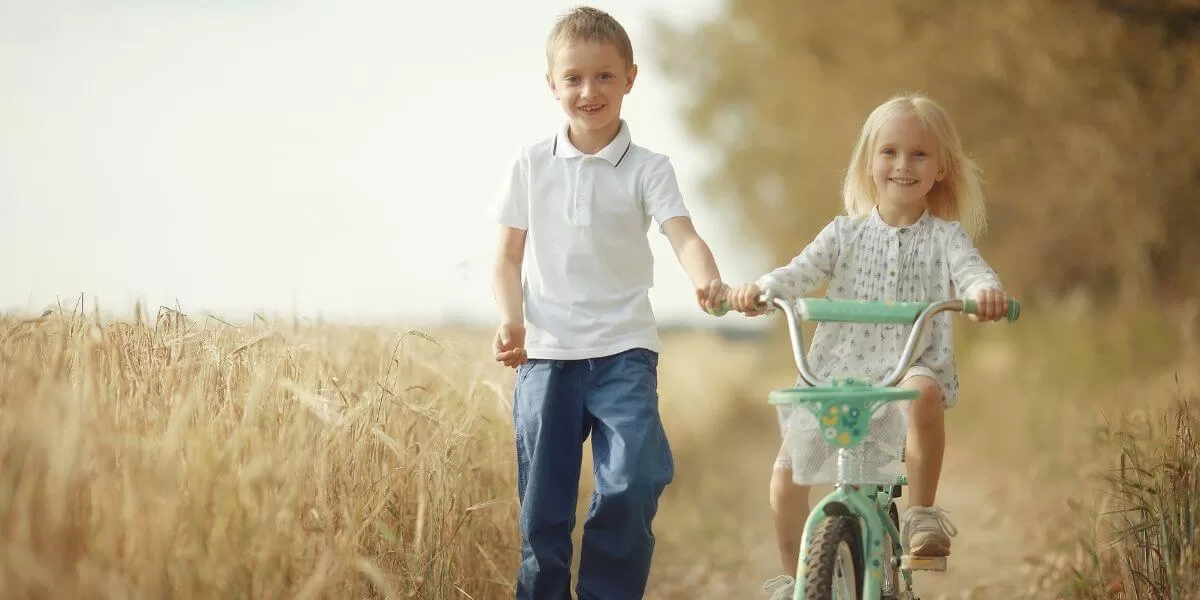 Părinții ar trebui să acționeze ca mediatori și nu ca judecători în conflictele dintre frați