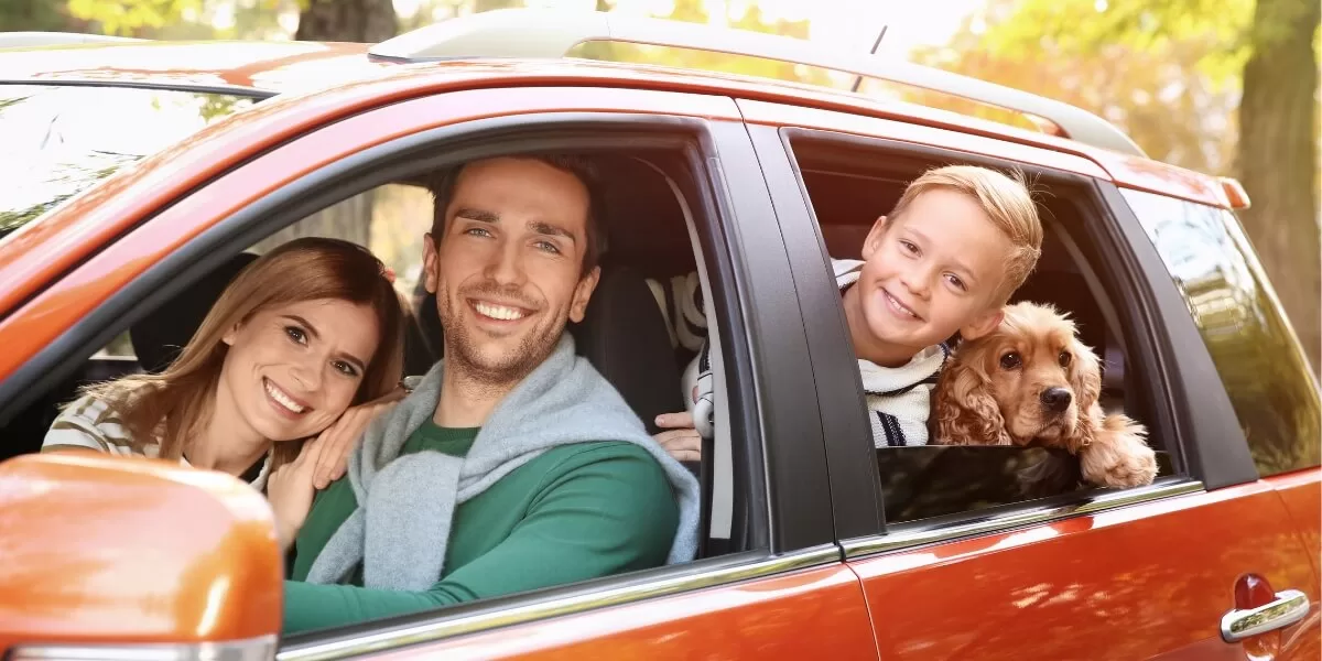 Conversațiile din mașină pot fi relaxate, spontane și, uneori, mai deschise decât cele din alte contexte