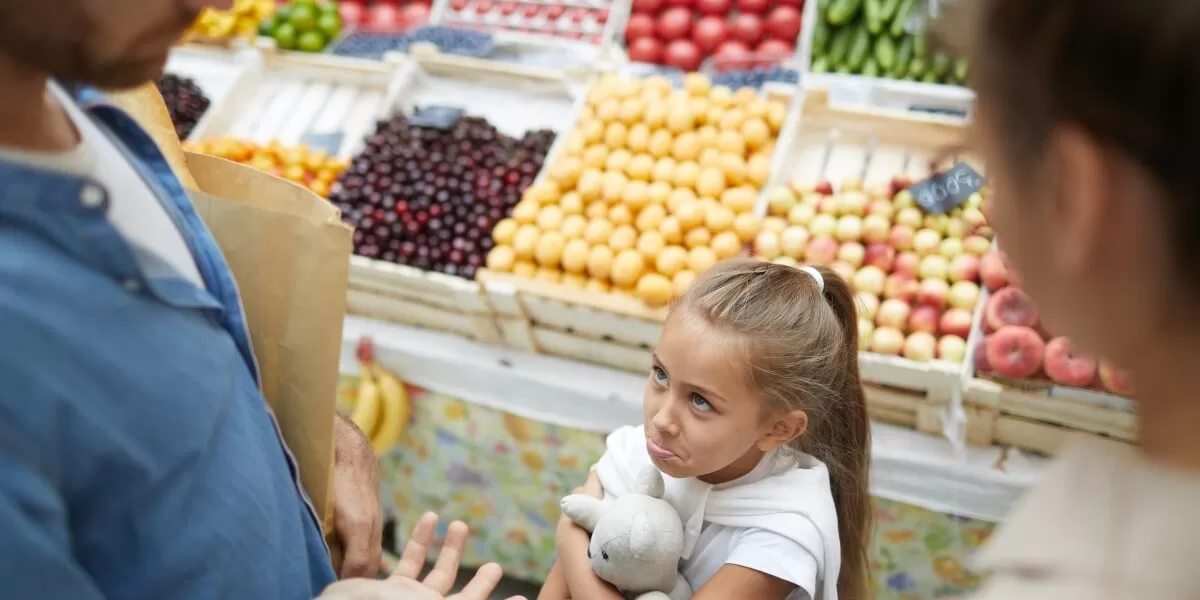 Oferă atenție și laude atunci când copilul gestionează bine o situație frustrantă