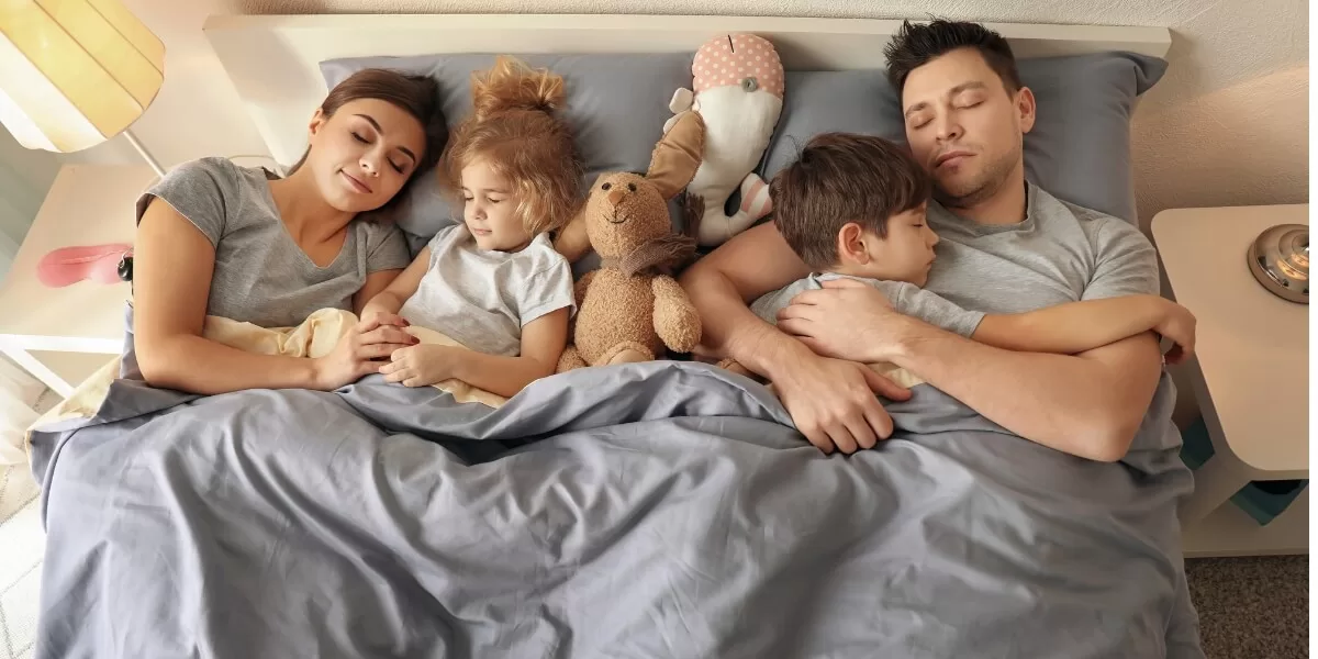 Somnul corect poate face diferența între un copil fericit și sănătos și unul care se confruntă cu dificultăți de concentrare, iritabilitate și alte probleme