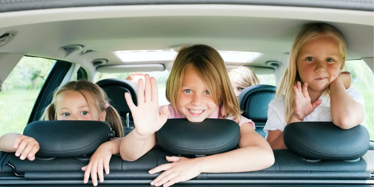 Timpul petrecut în trafic poate fi utilizat pentru a discuta detaliile și a planifica activitățile viitoare împreună