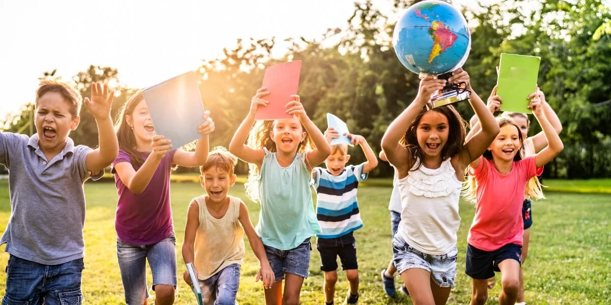 Când vor avea elevii vacanță în anul școlar 2025-2026